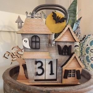 Halloween countdown haunted house | Halloween decor | Halloween wood haunted house