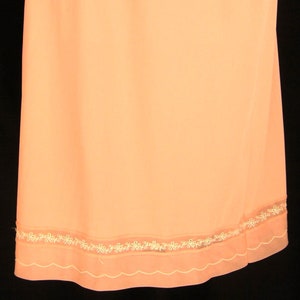 Vintage 60s-70s ~MUNSINGWEAR~ silky half slip skirt~ peach pink~ floral lace~ embroidery scallops~ USA made~ sz S W*