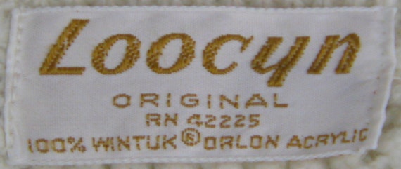 Vintage 60’s – 70’s White knitted fringe Cape / P… - image 5