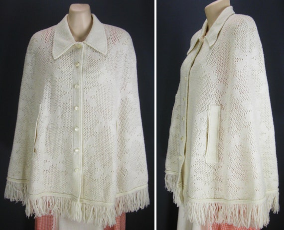 Vintage 60’s – 70’s White knitted fringe Cape / P… - image 2