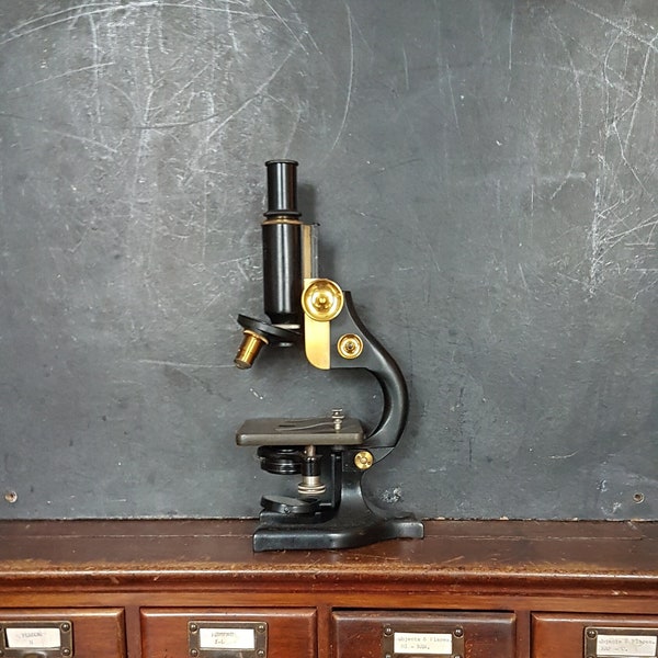 VINTAGE SCIENTIFIC MICROSCOPE , very decorative , spencer Buffalo usa great for display, shop, cafe or home, with wooden box,Free uk postage