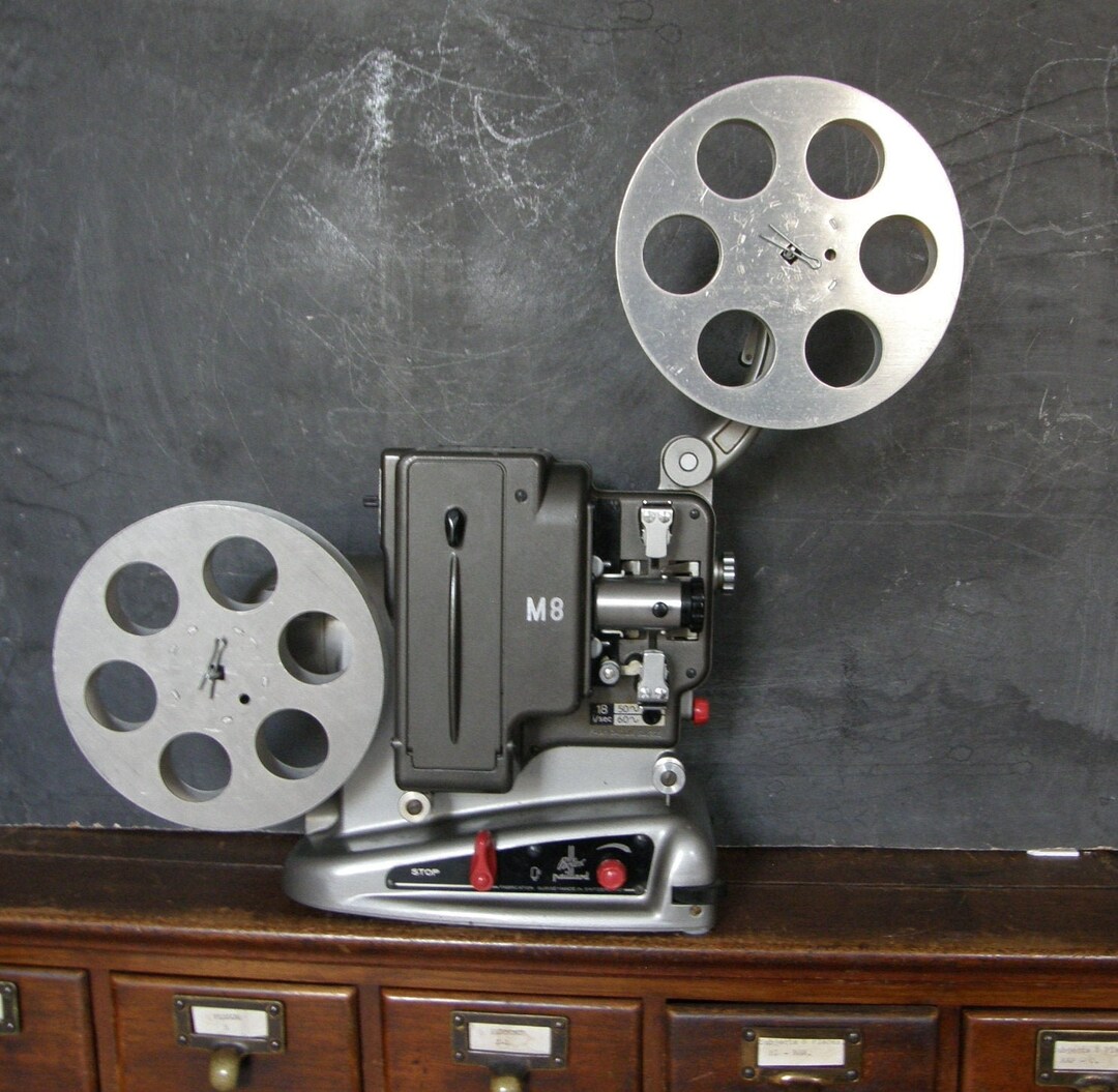 Bolex Paillard Projektor M8 1950 TOP !!! (Gebraucht) in Sugiez für CHF Bolex Paillard Projektor M8 1950 TOP !!! (Gebraucht) in Sugiez für CHF