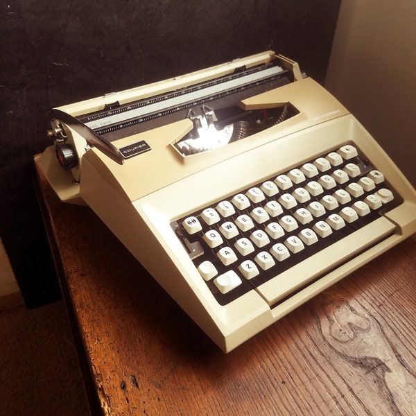 late 1970s  ,smith corona  manual Typewriter,two tone light brown,new ribbon,working, blog work,in good condition Free postage