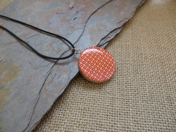 Nbx18 03 Origami Paper Pendant Wooden Pendant 24 Cotton Cord Necklace Fun Jewelry Light Weight Geometric White With Red Squares
