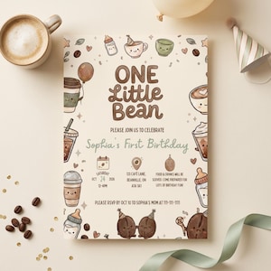 以下が含まれることがあります： ソフィアの1歳の誕生日を祝うOne Little Beanというタイトルのクリーム色の誕生日招待状。カップ、哺乳瓶、コーヒー豆などの茶色のコーヒーをテーマにしたイラストが描かれており、イベントの詳細が茶色の文字で印刷されています。