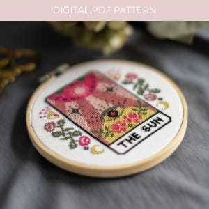 MOTIF NUMÉRIQUE Le soleil carte de tarot point de croix moderne - étoiles de lune Floral gothique céleste motif point de croix - apprendre le point de croix