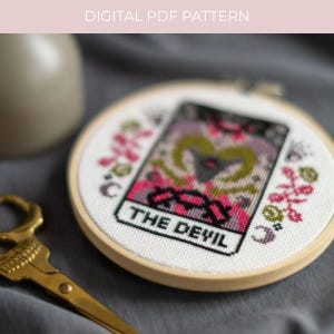 MOTIF NUMÉRIQUE Le diable carte de tarot point de croix moderne - étoiles de lune Floral gothique céleste motif point de croix - apprendre le point de croix
