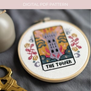 MOTIF NUMÉRIQUE La tour carte de tarot point de croix moderne - étoiles lune motif floral gothique céleste au point de croix - apprendre le point de croix