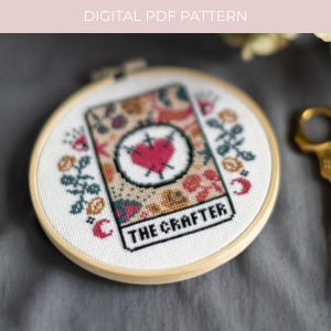 PDF 'The Crafter' PATROON tarotkaart mystiek modern kruissteek sterren bloemen hemels gotisch tarot pdf digitaal patroon beginnersvriendelijk