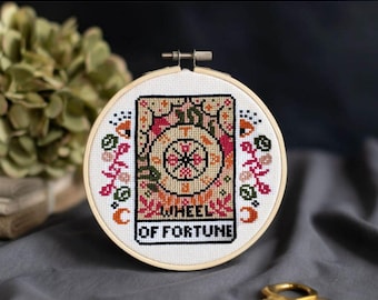 WZÓR CYFROWY „Koło Fortuny” Karta Tarota Nowoczesny haft krzyżykowy - Wzór haftu krzyżykowego Celestial Gothic - Naucz się haftu krzyżykowego