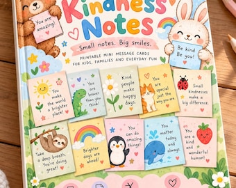 以下が含まれることがあります： Tiny Kindness Notesというタイトルの本で、表紙には茶色のクマと白いウサギが描かれています。表紙には48種類のユニークなメッセージ、動物のカラフルなイラスト、Small notes. Big smiles. Printable mini message cards.というテキストが表示されています。