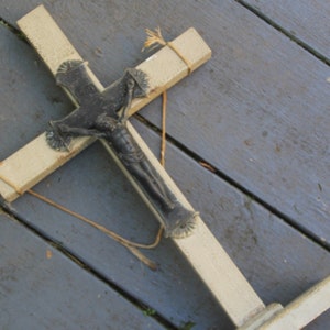 Antique chipped paint wood crucifix, vintage Alter crucifix, Vintage Painted wood Crucifix with metal Jesus, Free standing crucifix