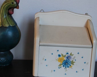 Vintage floral wood recipe box, White recipe box w/ Flowers, 1980s recipe box,vintage Floral recipe box, recipe separators, 3 by 5 cards