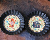 NOS Vintage PA Dutch Folk Art Tole ware Trays,Coffee Pot and Coffee Grinder set ,Tole Twins Amish Mini Tin Wall Plates, YORKCRAFT Inc