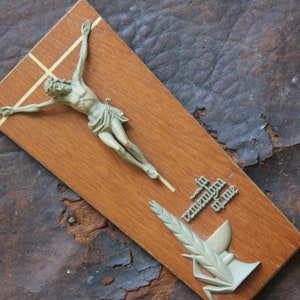 Vintage MCM Crucifix Plaque, &quot;In Remembera of Me&quot; Mid Century Modern Crucifix, Christian Plaque, Modern crucifix, W Germany