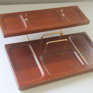 Cómoda vintage de madera maciza oscura para hombre, dos niveles, de Shields. Cómoda de madera de caoba, organizador de escritorio y bandeja de basura.