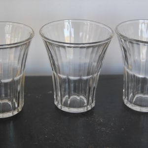 Beautiful set of 6 vintage ribbed drinking glasses, short juice glasses, small cocktail glasses, ribbed sides, vintage juice glasses
