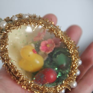 Vintage Real Egg Shell Diorama by Ms Ann Herb, Vintage handmade Easter Diorama, Peep SHADOWBOX, Velvet ribbon, glitter background