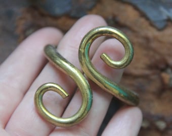 8 Vintage Brass napkin rings, Neat sleek S design, brass napkin rings, vintage brass napkin rings with patina!