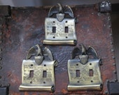 Vintage Brass Light Switch Cover, 2 toggle, vintage Light Switch Cover, Eagle Light Switch Plate Cover, 1967, patriotic decor, 1 2 3 avail