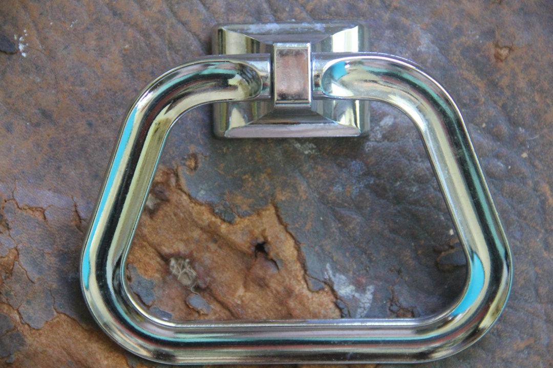 Vintage Mid Century Modern Chrome Towel Ring, UNIQUE SHAPE Vintage