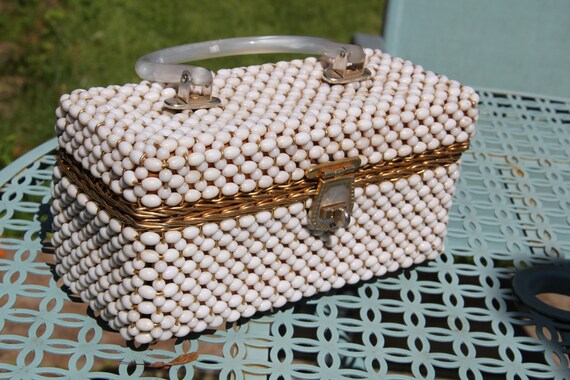 Gorgeous vintage DELILL white bead BOX purse,White