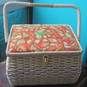Gorgeous Abstract Singer Vintage Wicker Sewing Basket, plastic interior tray, Crafts Box, Colorful Vintage Sewing Basket, Sewing Baskets