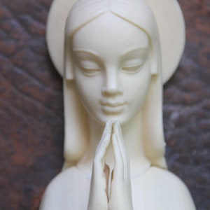 Gorgeous vintage MCM Virgin Mary Bust, Virgin Mary religious statue, MCM Virgin Mary Statue, Bakelite?!