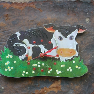 Vintage 1997 Hand made/ Hand Painted COW clock by &#39;Time Zones&#39; Wheeling WV, Hand painted, Battery Operated Wall clock