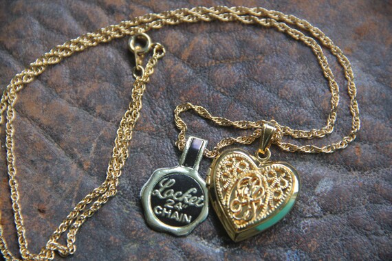 Beautiful NOS Vintage Heart Locket -Gold Filigree… - image 2