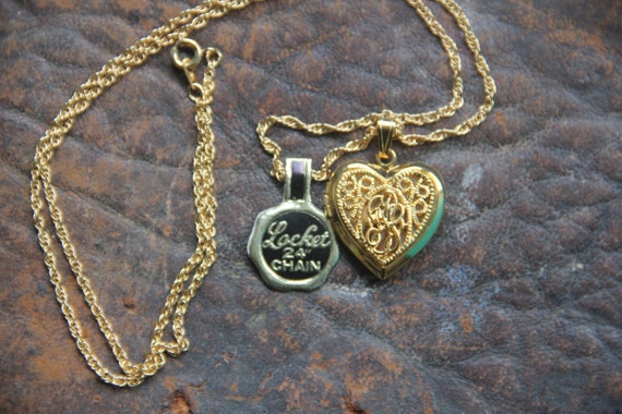 Beautiful NOS Vintage Heart Locket -Gold Filigree… - image 1