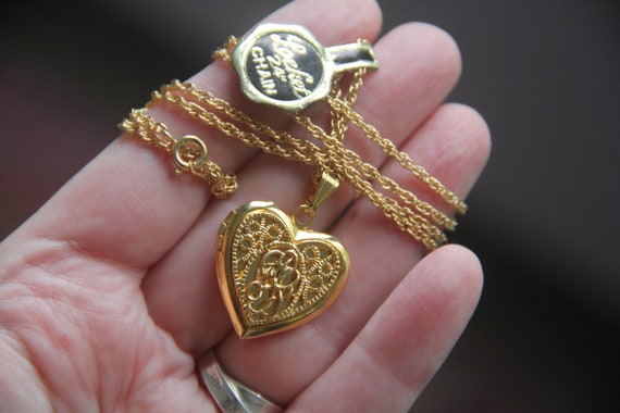 Beautiful NOS Vintage Heart Locket -Gold Filigree… - image 7