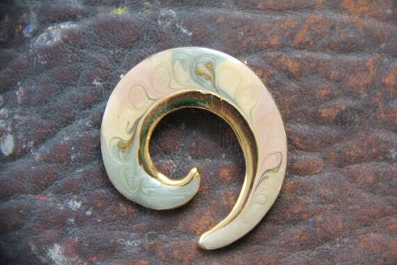 2 Vintage 80's Enamel Gold Swirl Pins, Vintage 19… - image 4
