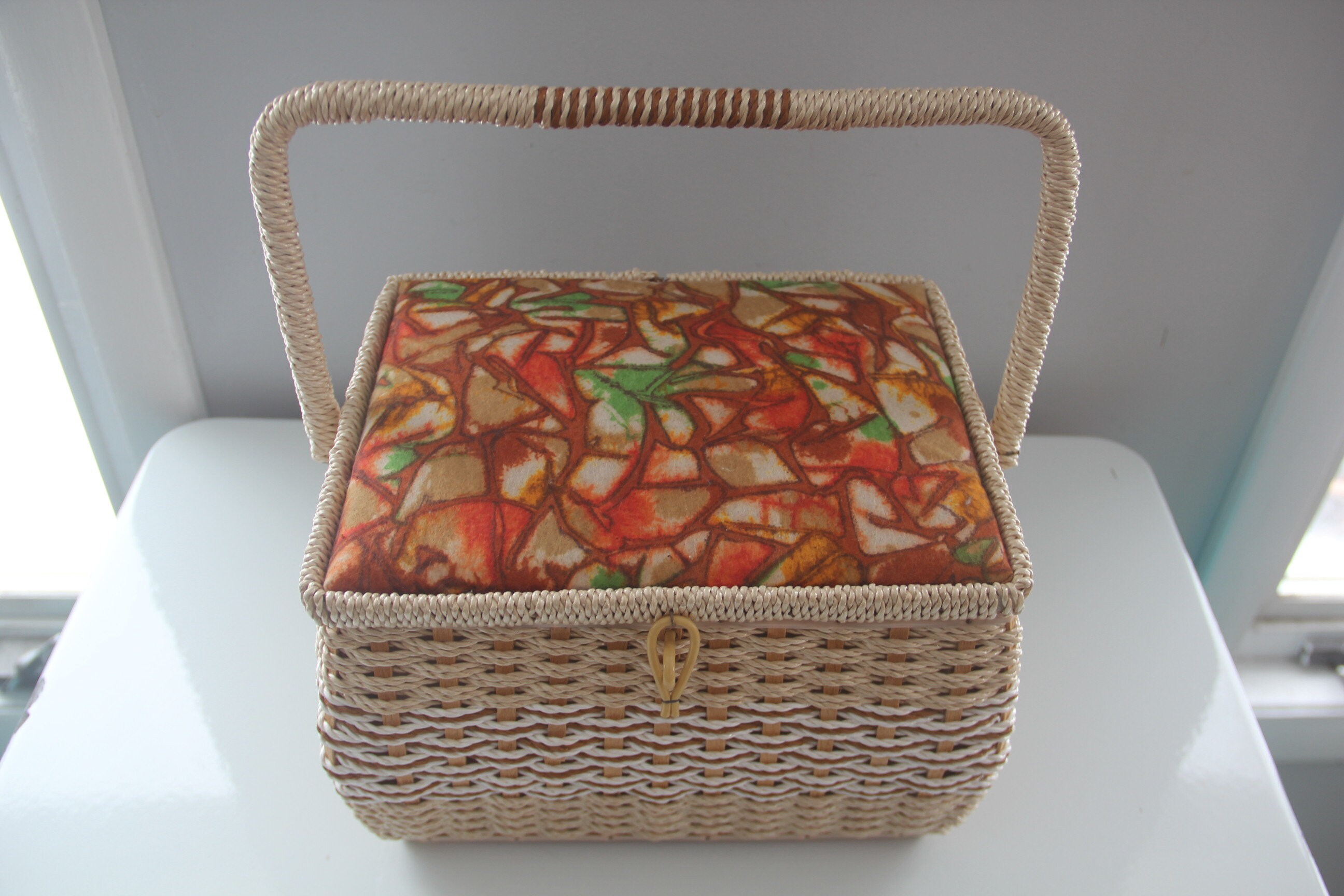 Vintage Singer Wicker Sewing Basket, Rattan Craft Caddy, Mod Flower Print  Lid, Made in Japan 