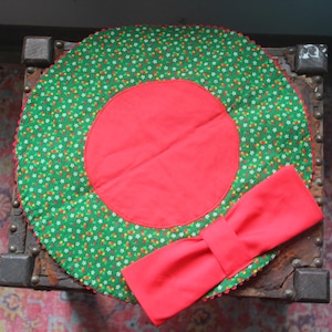 Vintage Home made Christmas mini tree skirt, Vintage small tree skirt, 17 &quot; Christmas tree skirt, OOAK tree skirt