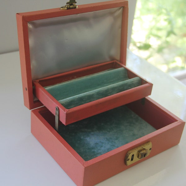 SHABBY CHIC! Antique Pink/Peach Jewelry box, Leather Texol by Farrington,Antique Jewelry Box, Jewelry Case teal interior mohair lining