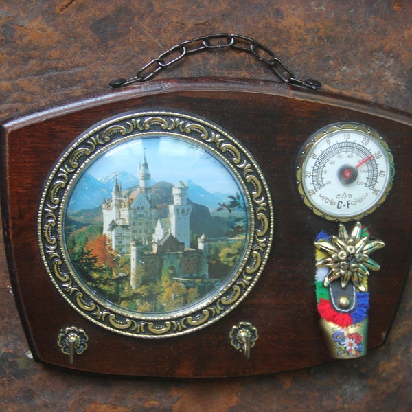 Vintage Bavaria Wall Plaque with Key holder and bell, vintage Neuschwantsein Castle, Bavaria, Germany, vintage German Souvenir