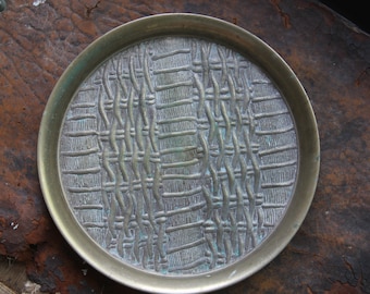 Glamorous Vintage Brass Metal Round Textured Tray, Vintage Round Vanity Tray, PATINA! Vintage Round Brass Tray, Brass catch all tray, Korea
