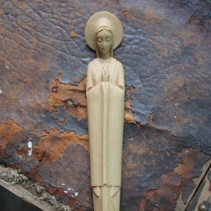 Gorgeous vintage MCM Virgin Mary figure, Virgin Mary religious statue, MCM Virgin Mary Statue, vintage Minimal Mary sculpture