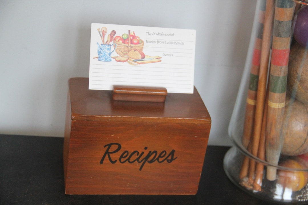 Vintage Wooden Recipe Box, 4x6 Cards, Lift off Top, Recipe Holder