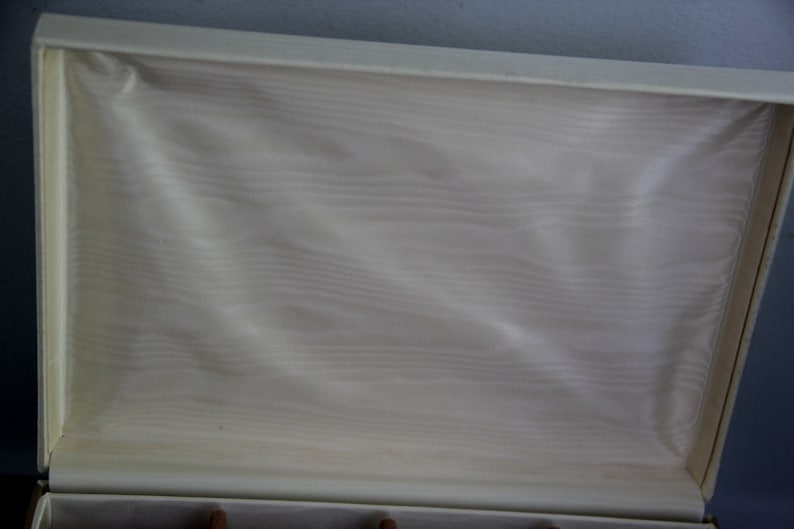 Vintage jewelry case White Fabric Jewelry Box Vintage Jewelry Box brown interior Vintage white Jewelry case White Jewelry box