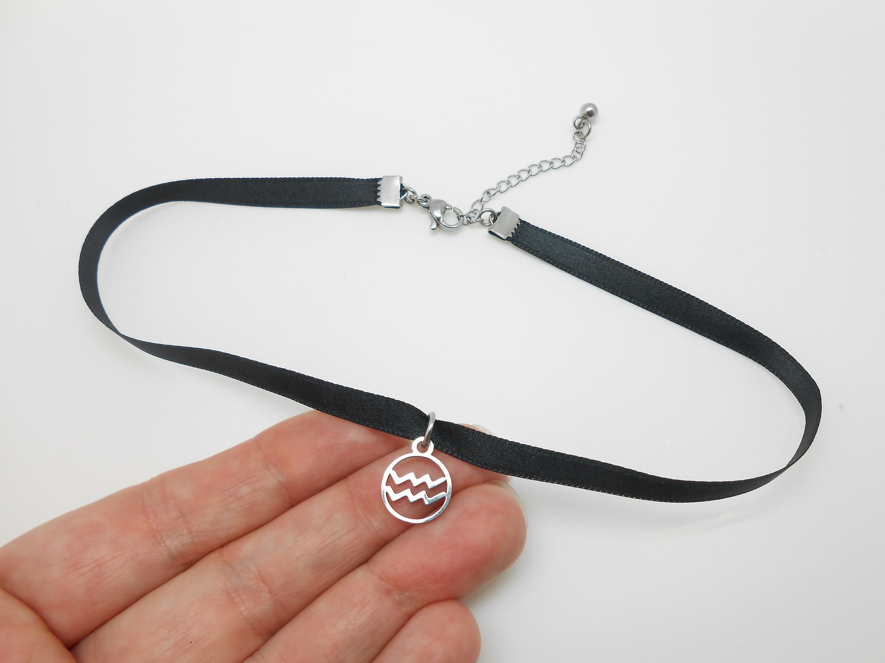 Aquarius choker on sale