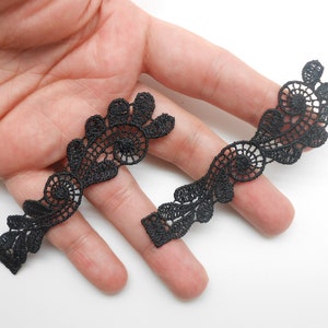 2 motifs noirs en dentelle, appliques en dentelle, bijou en dentelle, customisation