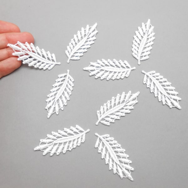 9 feuilles blanches de 5,5 x 2,2 cm, guipure, dentelle