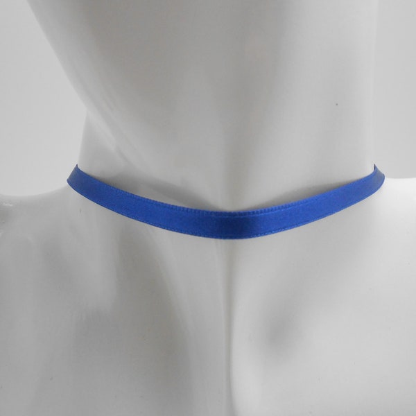 Choker fin en satin bleu et en acier inoxydable, collier bleu, collier de chien, collier lingerie, tour de cou, bijou style année 90