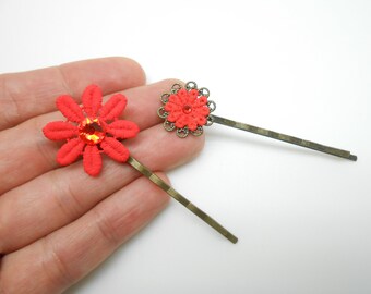 Barrettes en métal de couleur bronze avec des fleurs en dentelle corail et des strass en cristal