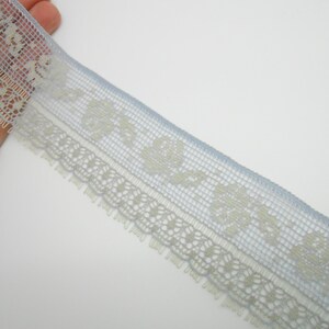 1 mètre de ruban en dentelle stretch bleue et beige