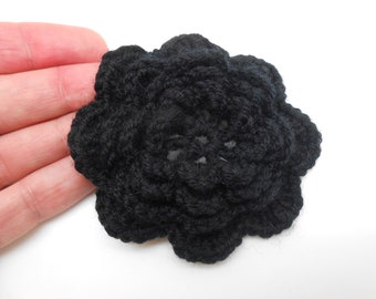 Fleur noire au crochet, customisation, fleur à coudre