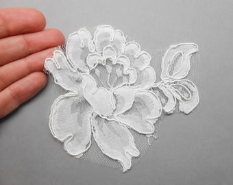 Large white lace flower 11.5 x 8.5 cm