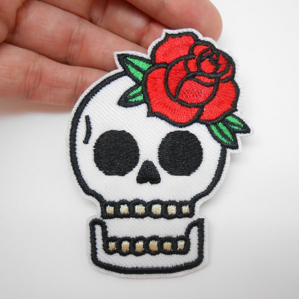 Ecusson tête de mort, écusson thermocollant, cacher un trou, patch, customisation, Halloween, patch skull